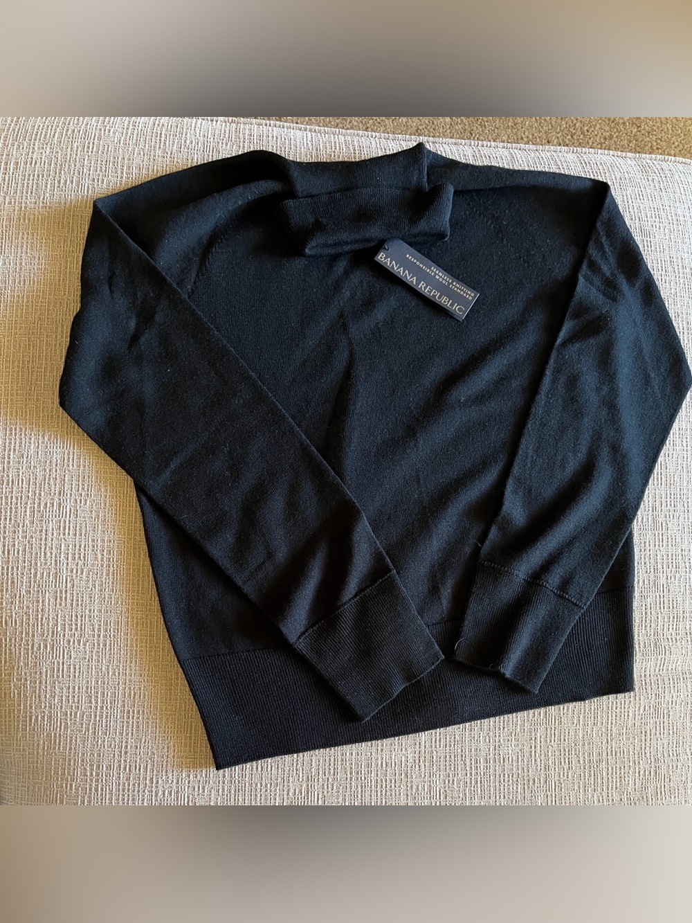 Banana Republic Black Merino Wool Turtle Neck Sweater Women’s Medium
